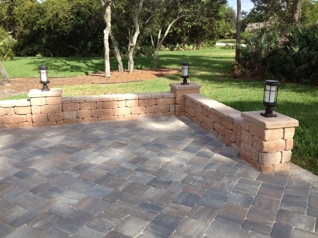 Manicure America Paver Retaining Wall