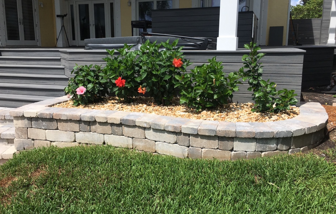 Manicure America Paver Retaining Wall