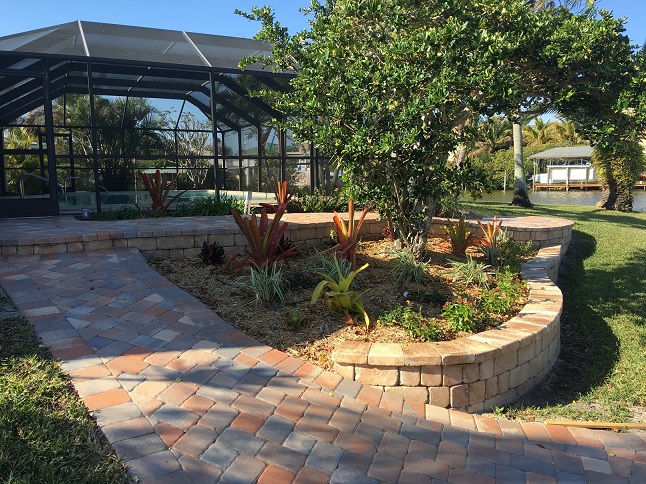 Manicure America Paver Retaining Wall