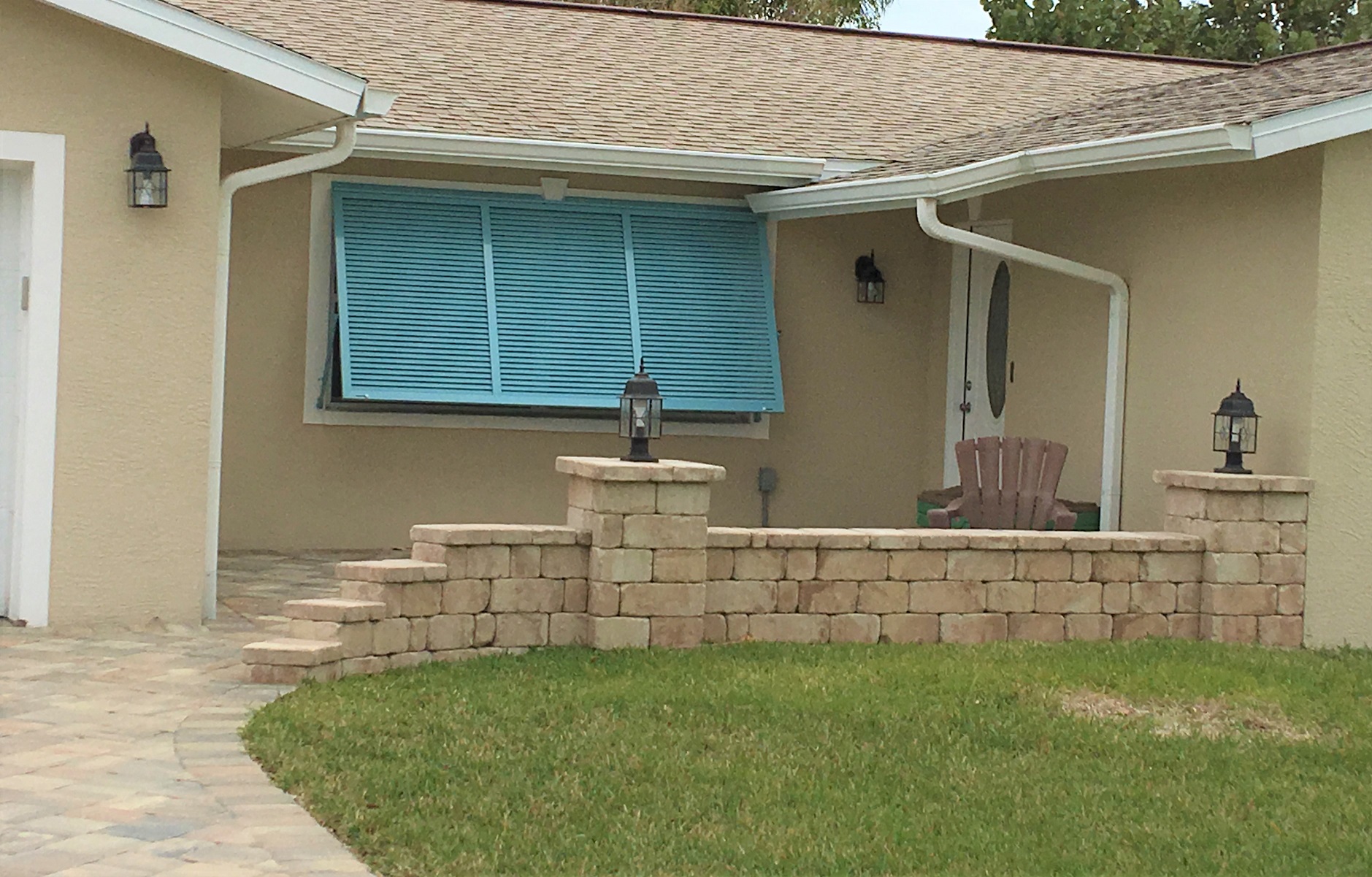 Manicure America Paver Retaining Wall